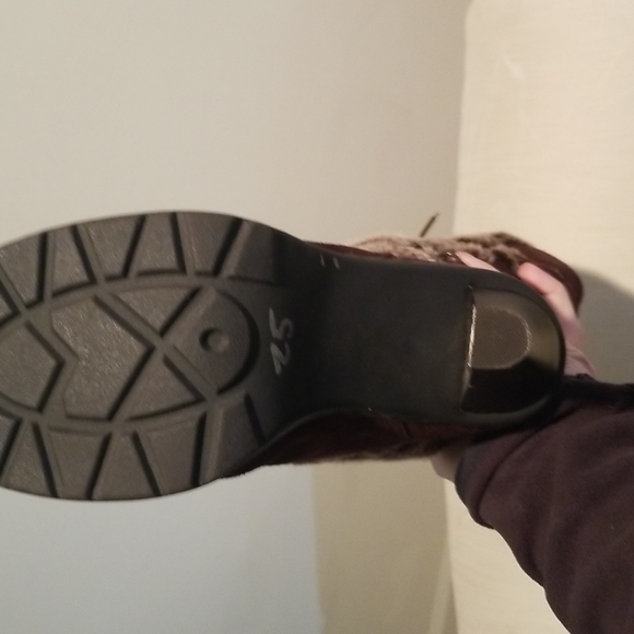 NWOB Stylish winter boots - Picture 5 of 8